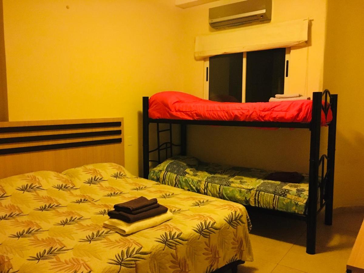 Montecristo Hostal *